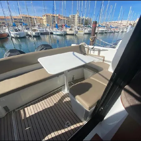 Bella Storia Botel *